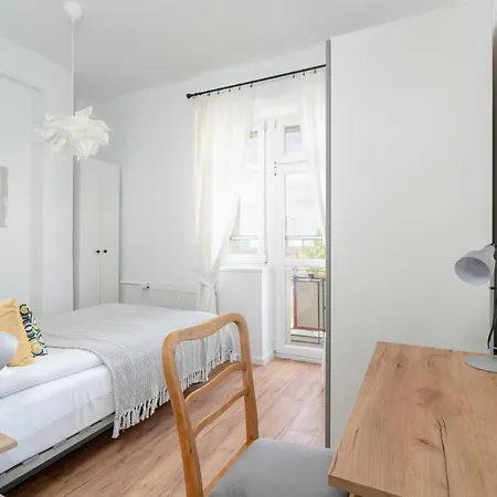 Konarskiego Apartament Blisko Jeziora Maltanskiego By Renters Apartment *